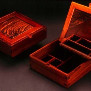 ELEGANT COCOBOLO ROSEWOOD JEWELRY BOX – SQUARE